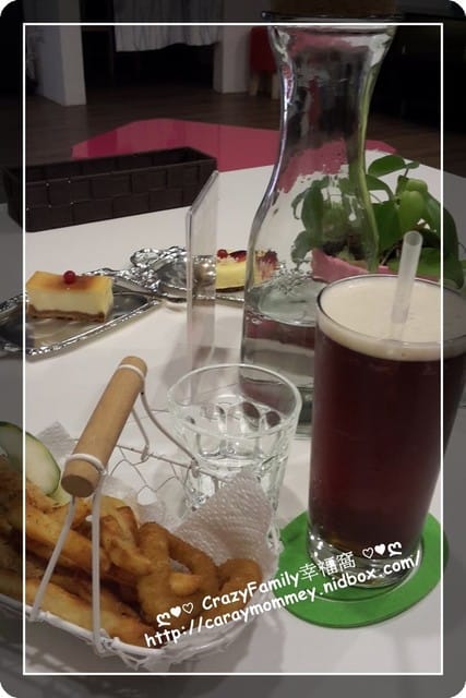 ♥♡ 親子餐廳饗樂趣 ♡♥ 【台北信義區】Peek-A-Boo Café藍帶甜點‧咖啡探路去
