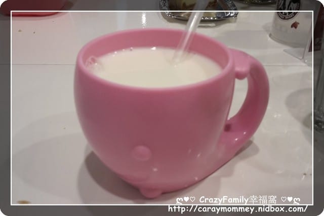 ♥♡ 親子餐廳饗樂趣 ♡♥ 【台北信義區】Peek-A-Boo Café藍帶甜點‧咖啡探路去