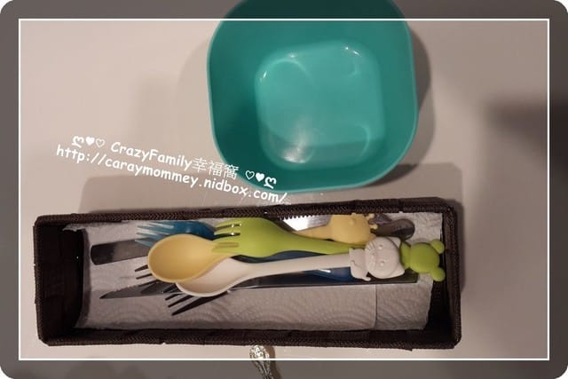 ♥♡ 親子餐廳饗樂趣 ♡♥ 【台北信義區】Peek-A-Boo Café藍帶甜點‧咖啡探路去