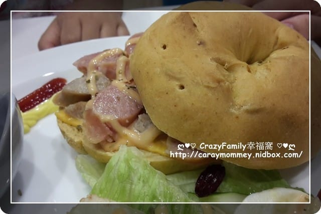 ♥♡ 親子餐廳饗樂趣 ♡♥ 【台北信義區】Peek-A-Boo Café藍帶甜點‧咖啡探路去