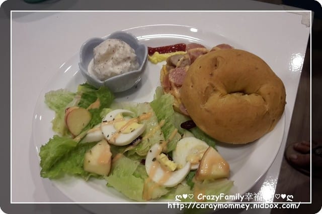 ♥♡ 親子餐廳饗樂趣 ♡♥ 【台北信義區】Peek-A-Boo Café藍帶甜點‧咖啡探路去