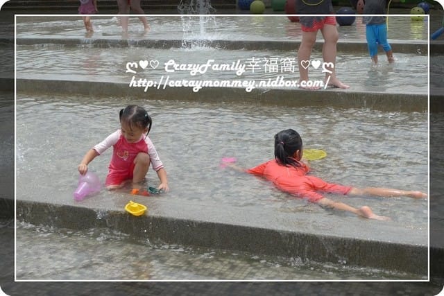 ├ 媽寶玩水趣 ┤ 【新北鶯歌】 鶯歌陶瓷博物館戲水區 - 第11張圖 ├ 媽寶玩水趣 ┤ 【新北鶯歌】 鶯歌陶瓷博物館戲水區
