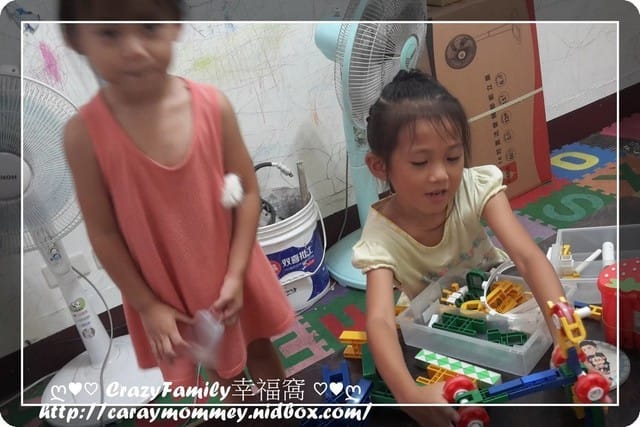 兩姊妹還是喜歡一起玩樂 - 第2張圖 兩姊妹還是喜歡一起玩樂