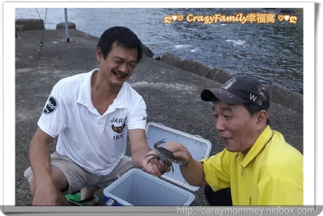 ├ 家庭出遊去 ┤ 抓蟹玩水趣