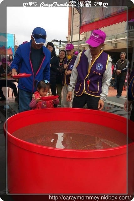 淡水福佑宮祈福擲筊趣