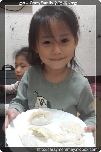 ღ♥♡ 親子廚房 ♡♥ღ 包水餃 - 第9張圖 ღ♥♡ 親子廚房 ♡♥ღ 包水餃