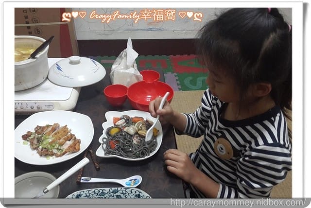 ღ♥♡ 2017-0328 ♡♥ღ  煮夫上菜★海鮮墨魚麵 + 特製雞腿排
