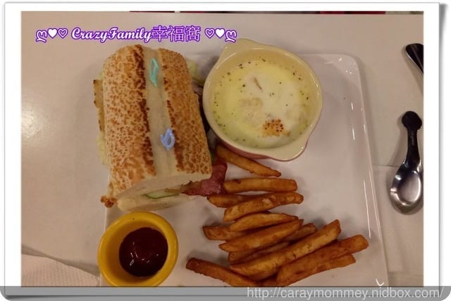 ☆★♨美食饗宴♨★☆【新北板橋】Lyn’s Cafe 早午餐 & 酒匠飛鏢 Bar - 第13張圖 ☆★♨美食饗宴♨★☆【新北板橋】Lyn’s Cafe 早午餐 & 酒匠飛鏢 Bar