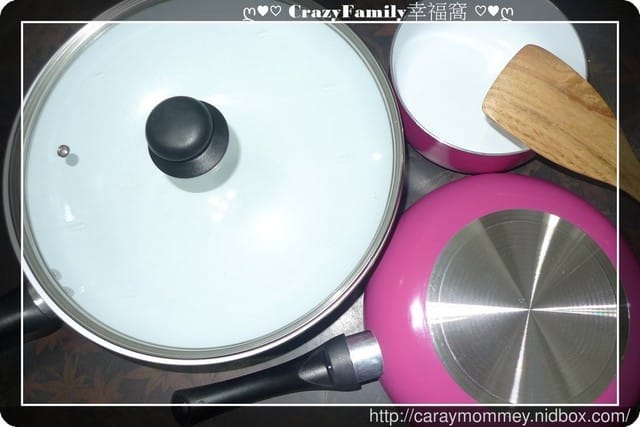 ☆ 開箱體驗 ☆ Color Cook 玫紅白陶瓷不沾鍋具組 - 第3張圖 ☆ 開箱體驗 ☆ Color Cook 玫紅白陶瓷不沾鍋具組