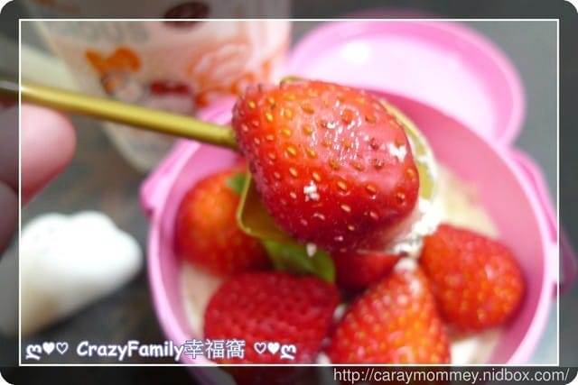 超療癒的甜點【宅配美食】木匠手作。荷包蛋布丁。草莓喜籃提拉米酥。傻傻分不清楚的新品菜瓜布蛋糕 - 第10張圖 超療癒的甜點【宅配美食】木匠手作。荷包蛋布丁。草莓喜籃提拉米酥。傻傻分不清楚的新品菜瓜布蛋糕