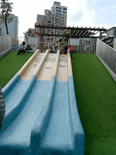 媽寶趴趴走ღ【新北板橋】富貴綠地公園超可愛的小小兵溜滑梯