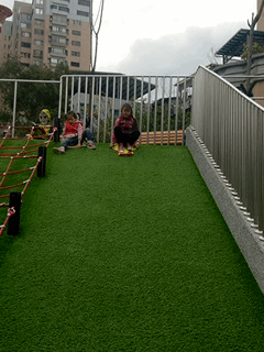 媽寶趴趴走ღ【新北板橋】富貴綠地公園超可愛的小小兵溜滑梯