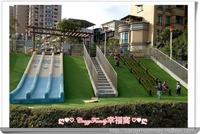 媽寶趴趴走ღ【新北板橋】富貴綠地公園超可愛的小小兵溜滑梯