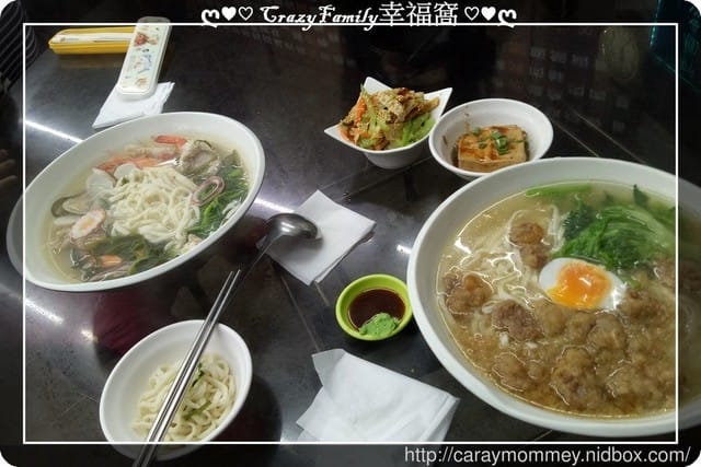 不起眼的外觀，可是高朋滿座的在地美味【新北淡水】阿娥排骨麵