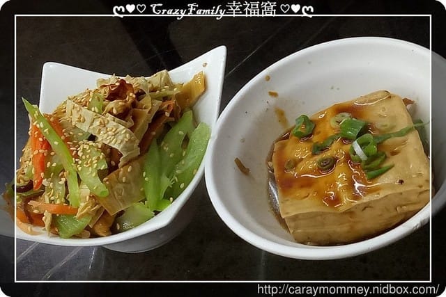不起眼的外觀，可是高朋滿座的在地美味【新北淡水】阿娥排骨麵
