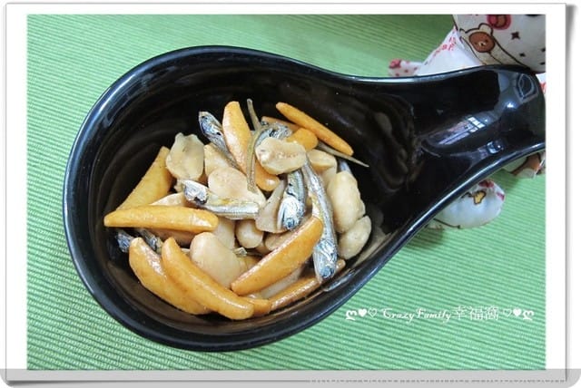 鹹香脆辣花椒香氣十足的【嚴選】萬歲牌麻辣小魚花生綜合果