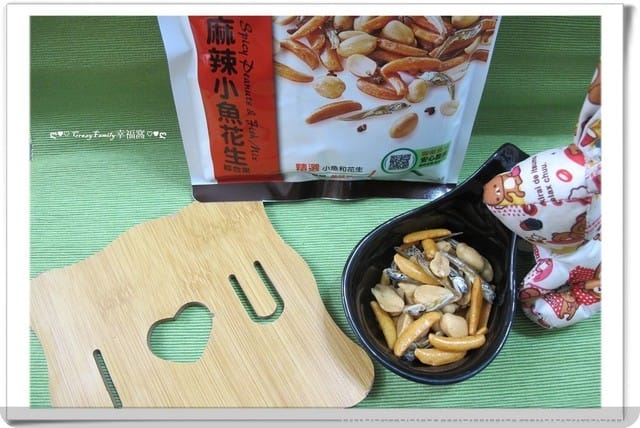 鹹香脆辣花椒香氣十足的【嚴選】萬歲牌麻辣小魚花生綜合果