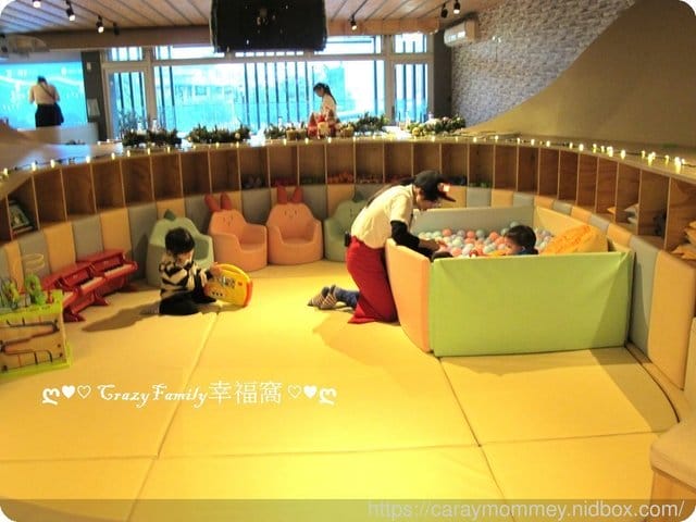 孩子放風去❧親子餐廳推薦❧【台北內湖區】全木質玩具，美味五星級餐點加上些許浮誇的Money Jump 親食餐廳
