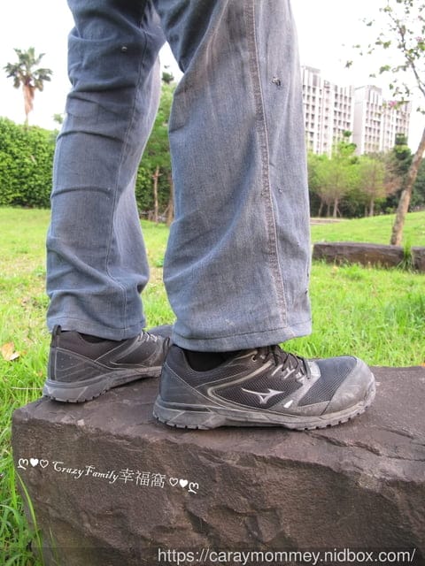 輕盈又舒適具足潮流風§美津濃黑豹全能防護鞋