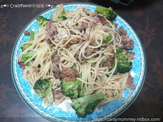 ღ942就是愛料理ღ 蒜香漢堡牛義大利麵+奶油鱸魚排