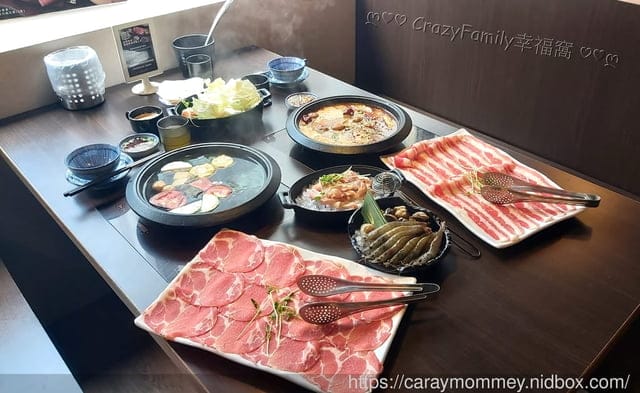 秋高氣爽就是要吃鍋！肉多多火鍋大變身~台灣火鍋第一品牌肉多多火鍋三人行，必有麻辣吃！300元套餐點三份即贈一鍋 爆炒川府麻辣湯