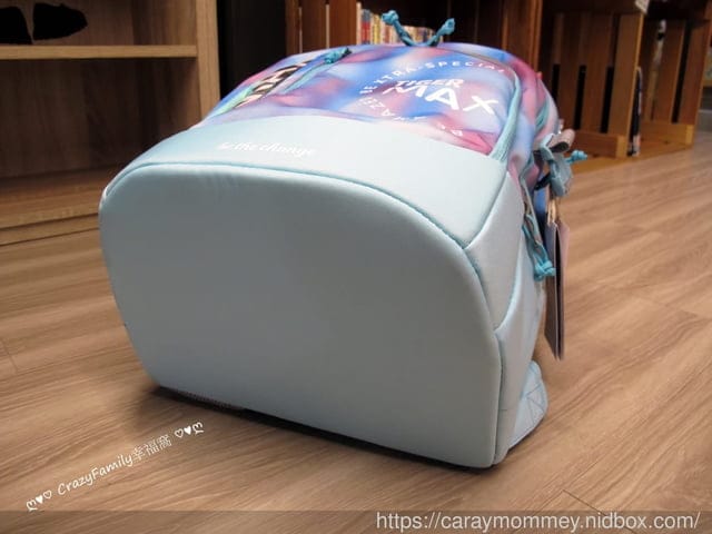 替孩子準備安心安全的護脊書包，一起迎接嶄新的未來，全球護脊書包領導品牌  MAX系列超輕量護脊書包-繽紛霓彩