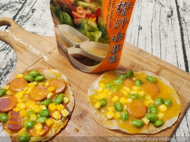 用蛋餅皮就能做出清爽好滋味的橙汁水果pizza - 第4張圖 廣達香、廣達香沙拉醬、沙拉醬、廣達香沙拉醬料理、廣達香凱撒醬、凱撒醬、凱撒醬料理、廣達香凱撒醬料理、廣達香塔塔醬、塔塔醬、廣達香塔塔醬料理、塔塔醬料理、廣達香蜂蜜芥末醬、蜂蜜芥末醬、廣達香蜂蜜芥末醬料理、蜂蜜芥末醬料理、廣達香橙汁水果醬、橙汁水果醬、橙汁水果醬料理、廣達香橙汁水果醬料理、廣達香義大利油醋醬、義大利油醋醬、廣達香義大利油醋醬料理、義大利油醋醬料理、沙拉、廣達香橙汁水果醬料理、橙汁水果醬料理、水果醬料理、橙汁水果醬pizza、水果pizza、親子DIY、DIY料理、pizza DIY、pizza醬料、pizza底醬
