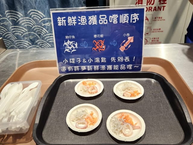 觀光工廠、宜蘭觀光工廠、觀光工廠推薦、推薦觀光工廠、推薦宜蘭觀光工廠、宜蘭觀光工廠推薦、宜蘭室內、室內行程、宜蘭雨天方案、宜蘭雨天行程、親子、家庭、家庭旅遊、親子活動、親子行程、溪和水產、溪和水產觀光工廠、溪和觀光工廠、水產觀光工廠、職人體驗、職人DIY、DIY體驗、親子DIY、汆燙體驗、汆燙DIY、DIY汆燙、海鮮押片DIY、DIY海鮮押片、海鮮押片體驗、體驗海鮮押片、DIY米仙貝、米仙貝DIY、米仙貝體驗、體驗米仙貝、摸魚體驗、體驗摸魚、魩魚米仙貝、小魚飯糰DIY、DIY小魚飯糰、小魚飯糰