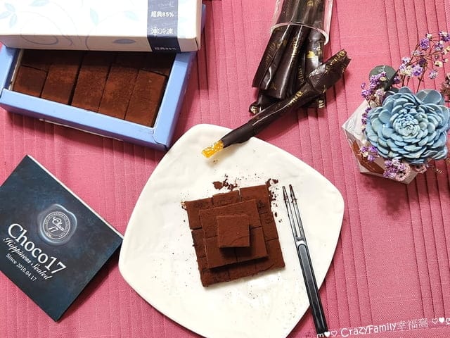 Choco17巧克力、台中巧克力、17巧克力、生巧克力、情人節巧克力、無糖巧克力、生巧克力推薦、手工巧克力、巧克力專賣店、生巧克力、推薦生巧克力、推薦巧克力、推薦手工巧克力、手工巧克力推薦、會員專屬巧克力、隱藏版巧克力、莊園的巧克力、凡爾賽蜜橘、皇家精選85%生巧克力、17號神秘月台、Choco17限量巧克力、限量巧克力