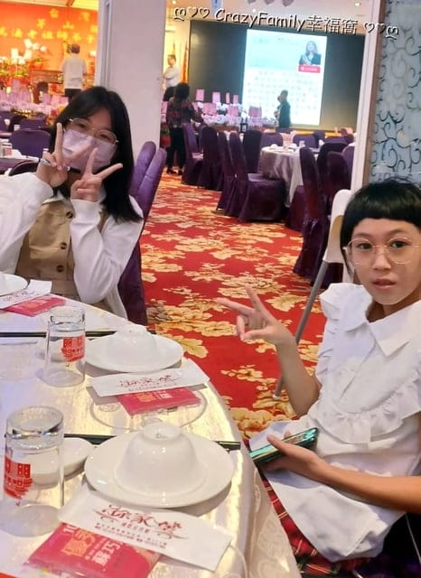 不可不知的 ♧ 學童近視矯正新科技-周邊離焦眼鏡再升級變色片