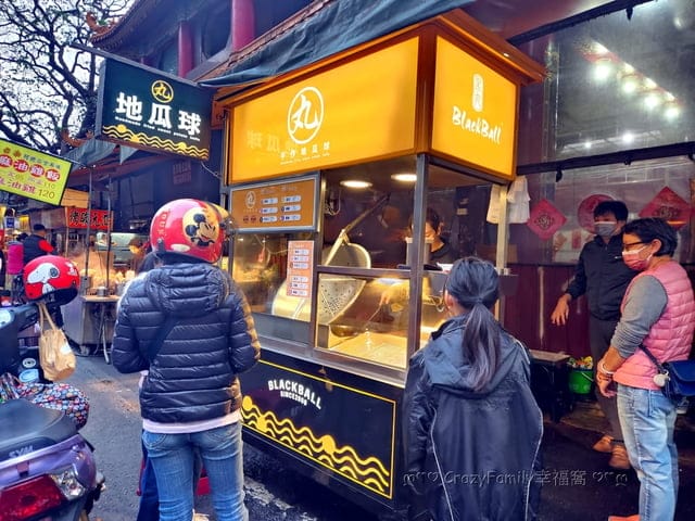 黑丸地瓜球、地瓜球、地瓜球推薦、推薦地瓜球、夜市小吃、小吃美食、小吃、美食、夜市美食、黑丸、黑丸嫩仙草、大包吃飽飽、酥脆空心又Q彈、酥脆地瓜球、好吃地瓜球、好吃地瓜球推薦、推薦好吃地瓜球