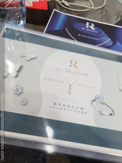 奢華又美麗的【Dr. Diamond 鑽石博士】領先又新穎的加盟概念，可以讓事業有更多元化的發展