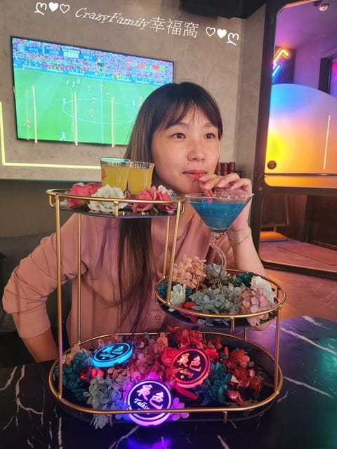 夜色TalkingBar、TalkingBar、台北酒吧、台北探店、台北酒吧推薦、台北酒吧地圖、台北微醺地圖、台北夜店推薦、台北餐酒館、台北夜生活、大安區酒吧 、東區酒吧、東區餐酒館、東區夜店、微醺地圖、隱藏酒吧、延吉街酒吧、延吉街美食、國父紀念館捷運站美食、網美酒吧、歡唱、調酒、私密包廂、BeerPong、飛鏢酒吧、打鏢、鏢機、暢飲 、包場、夜生活、深夜食堂、深夜美食、宵夜 、大巨蛋 、大巨蛋美食、CrazyFamily幸福窩、慶生、慶生酒吧；慶生包廂、慶生歡樂；姊妹歡聚、慶生歡唱