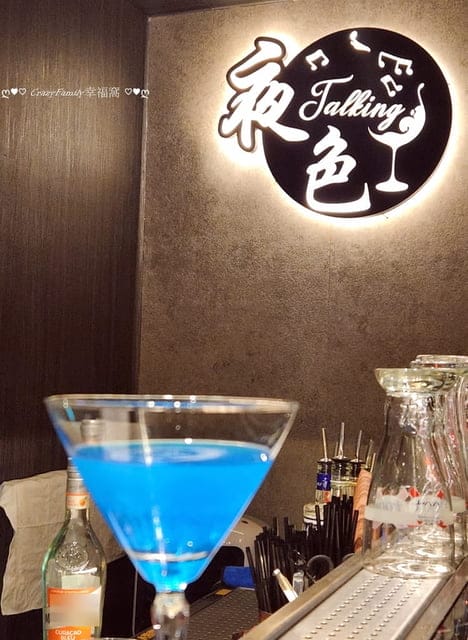 夜色TalkingBar、TalkingBar、台北酒吧、台北探店、台北酒吧推薦、台北酒吧地圖、台北微醺地圖、台北夜店推薦、台北餐酒館、台北夜生活、大安區酒吧 、東區酒吧、東區餐酒館、東區夜店、微醺地圖、隱藏酒吧、延吉街酒吧、延吉街美食、國父紀念館捷運站美食、網美酒吧、歡唱、調酒、私密包廂、BeerPong、飛鏢酒吧、打鏢、鏢機、暢飲 、包場、夜生活、深夜食堂、深夜美食、宵夜 、大巨蛋 、大巨蛋美食、CrazyFamily幸福窩、慶生、慶生酒吧；慶生包廂、慶生歡樂；姊妹歡聚、慶生歡唱